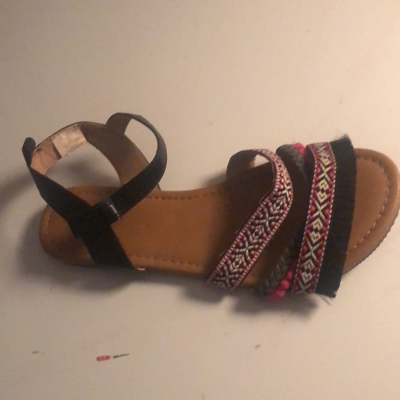 Never worn youth size 6 or women’s 8 sandals - Picture 5 of 5